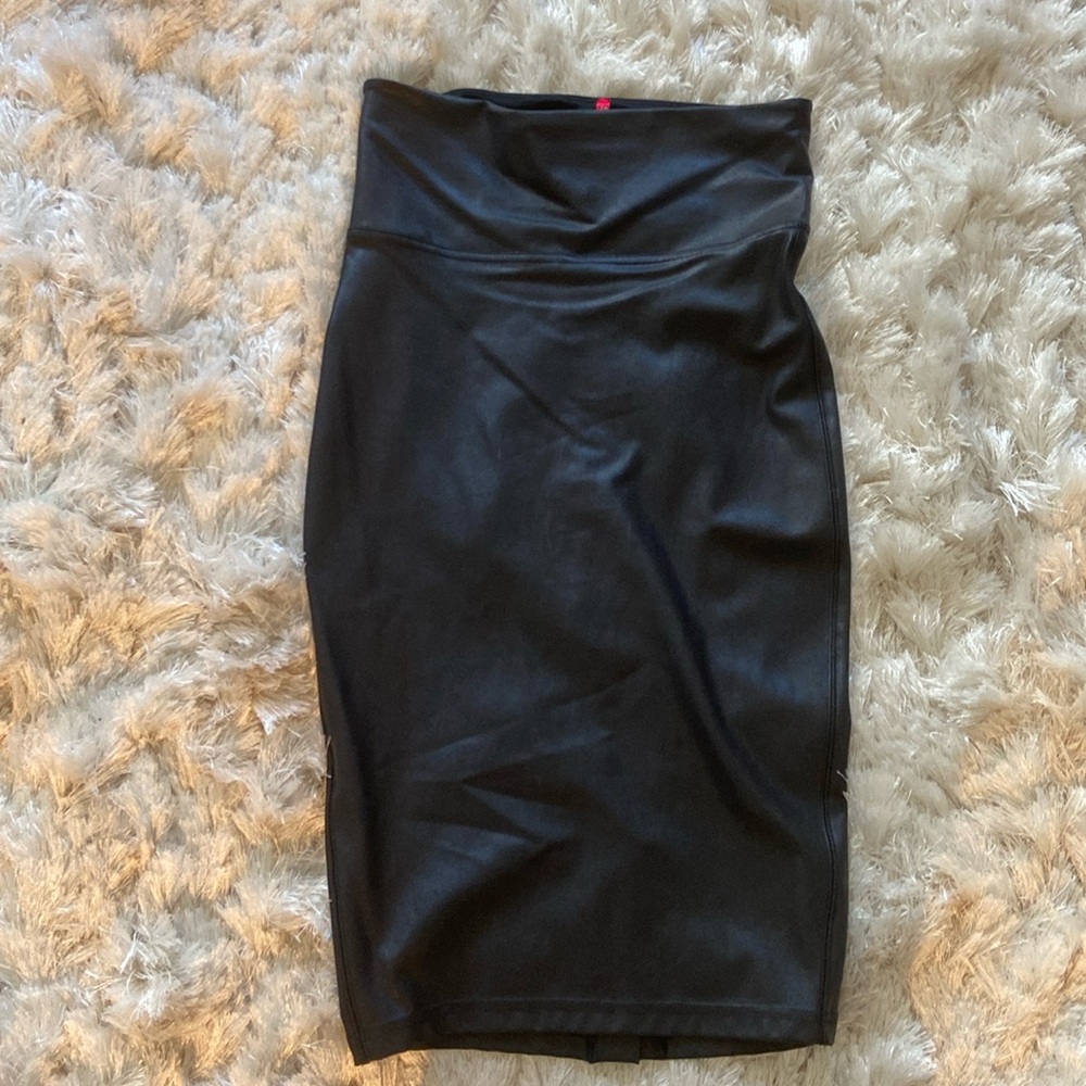 Spanx Faux Leather Stretch Skirt Size M
